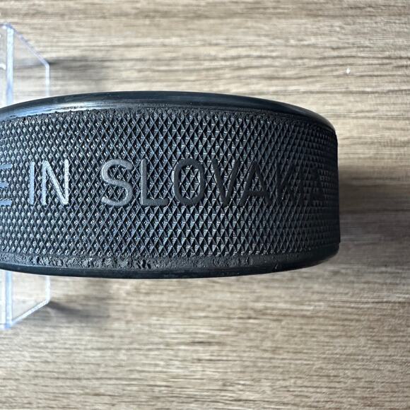 VINTAGE American Hockey League HERSHEY BEARS HOCKEY PUCK Made In SLOVAKIA - Picture 3 of 6